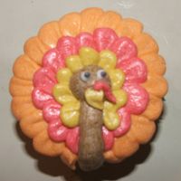 Turkey Cupcake Thanks to mommy2owen and Linliv46 for the idea! These are really cute and fun to make. I plan on making them for my dd's birthday.