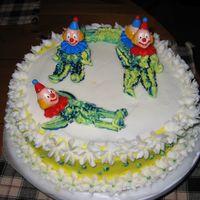 Img_2239.jpg This is my second class cake. I did a 6 inch white with buttercream icing and clowns. This is one of my favorites so far to make.
