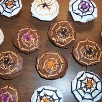 Spider Cup Cakes My mom used to always make these when we were little... now I can't go a year without making them.. SO EASY!