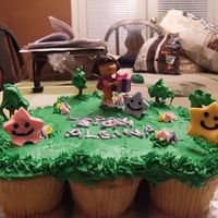 Dora Cupcake Cake My 1st cupcake cake, I couldn't get the leaves on my palm trees right, however my neice was excited when she saw this :)