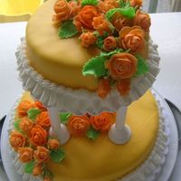 Dscn0088Trtyt.jpg I made everything on this cake including the flowers and leaves