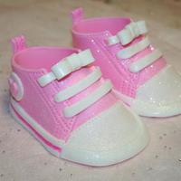 Baby Converse Shoes These are my first little converse shoes, going on a baby shower cake this weekend. Instead of using the star I used a little heart, and I...