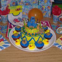 Hpim0977.jpg My second attempt at a Bday cake. It was for my son's 1st birthday.