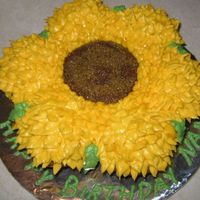 Sunflower Cupcake Cake This is 6 regular sized cupcakes put together to look like a cake