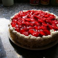 Torta_Alle_Fragole_E_Mousse_Di.jpg 