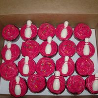 Bowling_Party_09.jpg Bowling pins made out of candy white