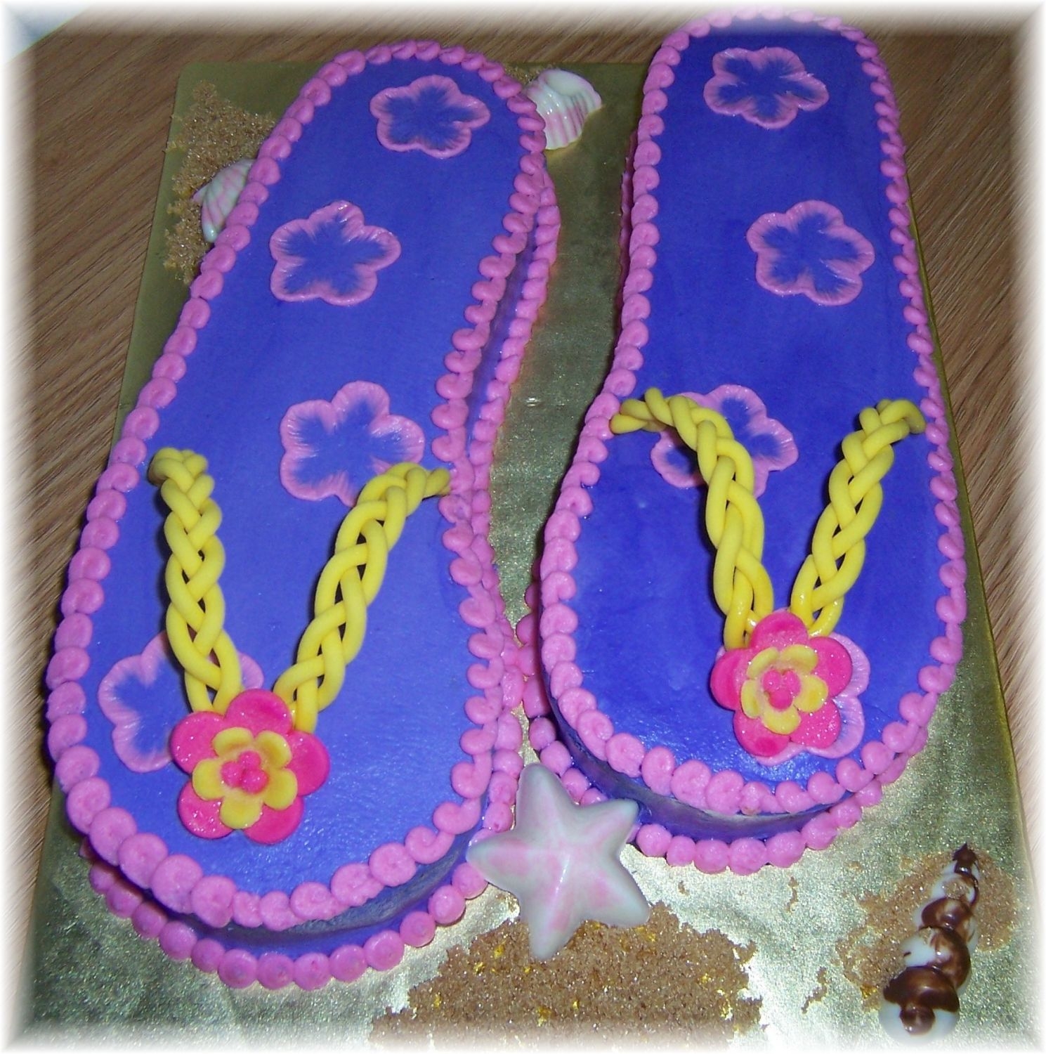 Flip Flops buttercream icing and braided fondant straps