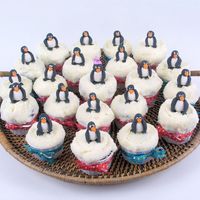 21 St Birthday Penguin Cupcakes For my son's gorgeous (and smart!) girlfriend's 21st. We had them at Easter brunch and she was so surprised! She loves Emperor...