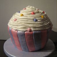 Cupcake Cake - Katie Thao's 1St Birthday 