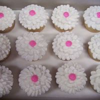 More Flower Cupcakes! :) 