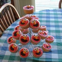 Elmo Cupcakes I made these for a March of Dimes fund-raiser that the daycare that I work at was holding.