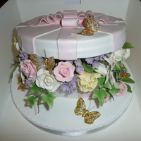 Hat Box Cake Flowers are wired and made with flower paste. The lid is two cake drums stuck together and covered in sugarpaste.