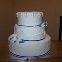 100_0317.jpg This was just a practice dummy cake. Make with white butter cream icing.