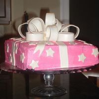 L_115Edd924Ffc2E43D7B9D0853De9.jpg My first attempt at a "present" cake....