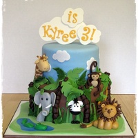 Kyree's Jungle Many ideas for this cake taken from cakes on CC and on the web. Thanks to everyone. Vanilla cake w/vanilla buttercream and dulce de leche...