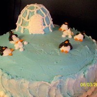 Penguines Chocolate cake with a smores filling, marshmallow cream, hersheys chocolate chunks and teddy grahms. Withe a whit hot chocolate buttercream...