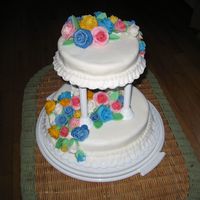 Wilton Class3 cake covered with fondent icing and fondent roses