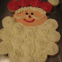 Santa Cupcake Cake I found this idea on this website and made it for my Christmas work party. Everyone loved it!