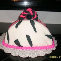 2008_0810Summer20090035.jpg This was my first attempt at a purse cake.....