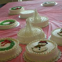 Christmas Cakes 12 ladies all first time cake decorator made 6 (3 designs) beautifull Christmas theme cakes. Designs were mostly inspired from here. Thank...