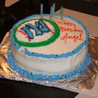 Dscf0088.jpg this cake was made of sponge cake, filled with whipped cream and strawberries,and vanilla pudding, and was decorated with whipped cream.