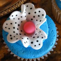 Matching Cupcakes For Whimsical Graduation Cake WASC cupcakes with buttercream and fondant accents