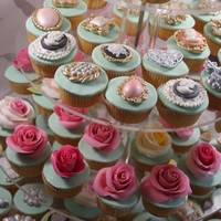 Bling Cupcakes Bling cupcakes for a photoshoot /filming