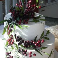 Wild Berries Another dummy for a bridal show. While I prefer fresh or gumpaste, working with silks is so nice sometimes!