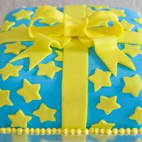 Wilton Course 3 This is the firs cake for Wilton course 3. I have to say I am NOT happy with it even though it looks much better in person. Partly to blame...