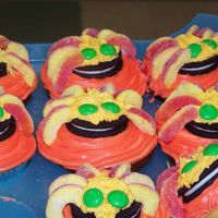 " Little Miss Spider" My daughters class was celebrating a series of books they had just finished so I sent these little guys to go along to the party. Oreos, M&...