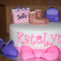 Shopping all decorations are made out of fondant, gumpaste. The bag and purse are made out of RKT