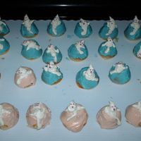 Mini Cupcake Ghosts I came up with this idea as I was trying to think of a fun thing to do to give to neighbors. My neighborhood does a "boo" thing...
