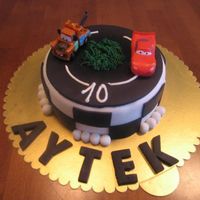 Cars A cake for a boy 10 years old and the cake is for 10 persons!
