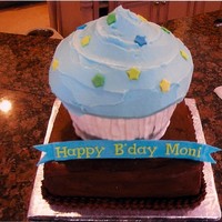 Giant Cupcake Mold This was a lot of fun to do! All buttercream with fondant stars and banner.