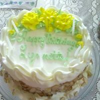 Cake3.jpg this was a Cassada cake with real whipped cream frosting and sliced almonds on the side. Roses are buttercream.