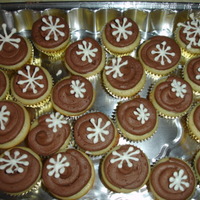 Snowflake Cupcakes Mini snow flake cupcakes with royal icing snowflakes.