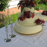 Fern Cottage Butter cream & real flowers