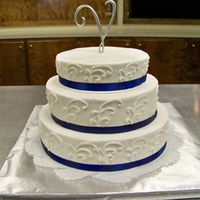 Round Wedding Cake I'm still learning on the wedding cakes, turned out okay.