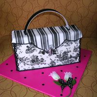 Dscn2139.jpg Here my cake from a class with Nick Lodge. Wow what fun!!