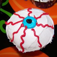 Eyeball Cupcake 