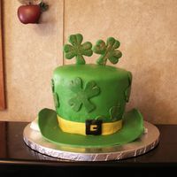 St Patrick Day Hat Vanilla cake covered in MMF.
