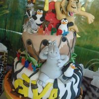 Move It! Ava's Madagascar Cakeedible madagascar characters done in fondantMove it! Move It!