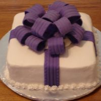 Fondant Present Cake 