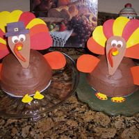 My Niece's Thanksgiving Turkeys Allie's second cake (my niece)! She helped mix the batter, ice the cakes, color the gumpaste, roll the gumpaste and cut the feathers...