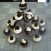 Tefillin Cupcakes elegant black and white cupcakes with chocolate mini tefillins.