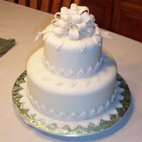 Fondant Cake With Bow Made this dummy cake to practice making a fondant bow and using mmf to cover and trim a cake. Love mmf! Thanks, cake central, for the...
