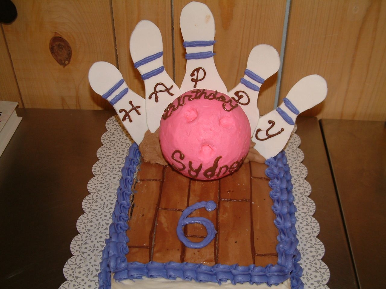 Bowling Ball This cake was so much fun to make, but a great dissapointment in the end. It never made it to the customer. I finished it and left. My boss...