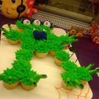 Monster Cupcake This is a Monster Cupcake Cake done with 24 cupcakes. The eyes and fingers are a kit (non-edible)