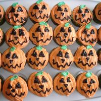 Jack-O-Lantern Cupcakes I made these for my kids preschool Halloween party. I love Holidays! I love to Bake!