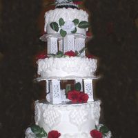 Traditional Round Wedding Cake This was a very rushed wedding cake. My daughters second wedding and I only had 2 day notice.
